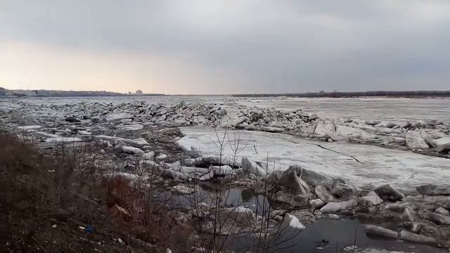 Апрель. Река Томь.