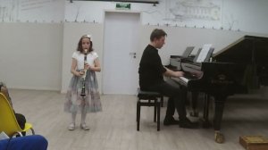 «Коровушка», русская народная песня, обработка М. Красева, Н. Римский-Корсаков «Детская песенка»