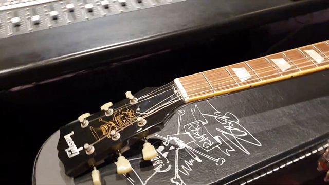 Gibson Slash 2008 Limited Edition Signature Les Paul Up Close Video Review смотреть онлайн