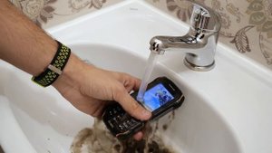 Краш-тест защищенного телефона Olmio X05