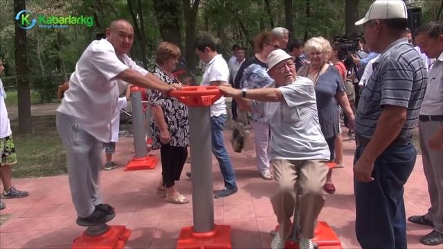 В Бишкеке открыли комплекс уличных тренажеров смотреть онлайн