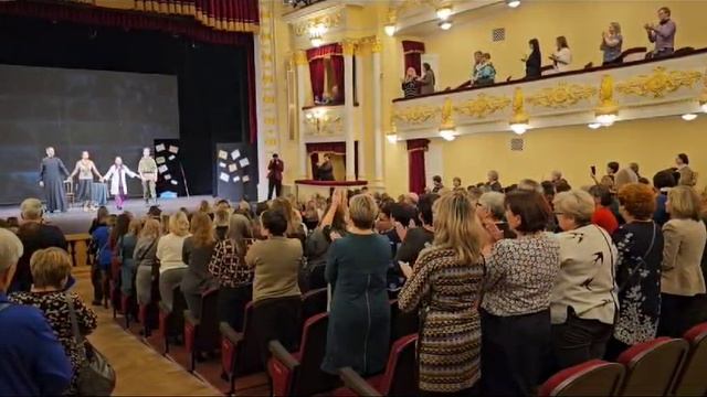 Песня написана по произведениям Олега Роя. Неотправленные письма.