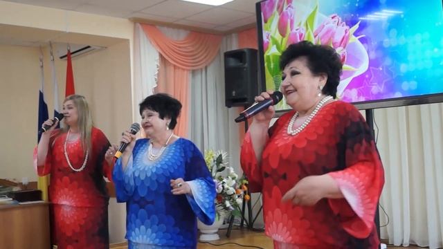 Василий Панасенко поощрил  соцработников в честь профессионального праздника