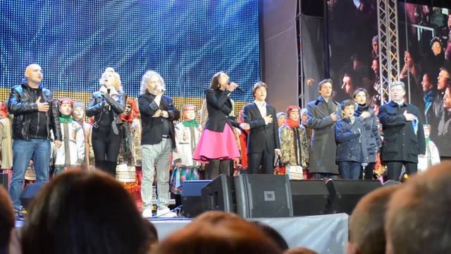 Джамала исполняет гимн Украины. Винница. Закрытие фонтана "Рошен" 19/10/2013 смотреть онлайн