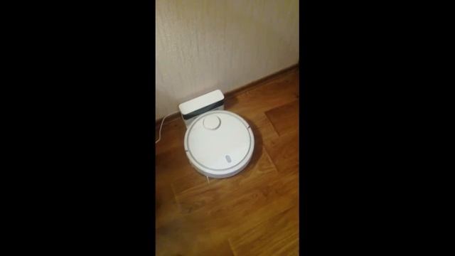 Xiaomi MI ROBOT Vacuum Cleanerй(базарит по русски)