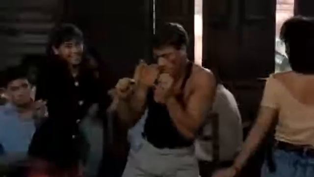 Ван-Дамм танцует - мем смотреть онлайн