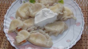 Сладкие вареники с творогом и курагой