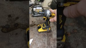 мой любимый гайковёрты DEWALT
