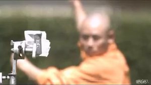 Монах бросает иголку через стекло