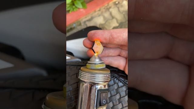 Нашли необычный сапфир. Продолжаем эксперименты с нагревом.