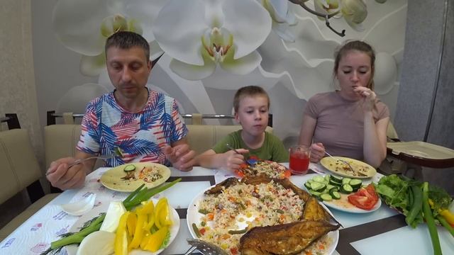мукбанг РИС С ОВОЩАМИ И СКУМБРИЯ В ДУХОВКЕ! ПОЛЕЗНЫЙ УЖИН! #mukbang #мукбанг #eating смотреть онлайн
