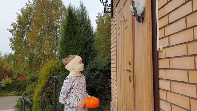 Alena and Halloween treats story by Chiko TV смотреть онлайн