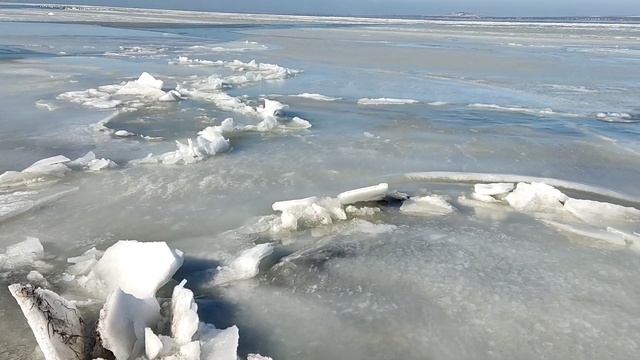Замерз Таманский залив Темрюкский район Краснодарский край.