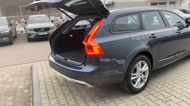 Volvo V90 D4 Cross Country AWD смотреть онлайн