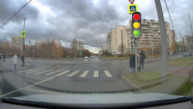 Поворот направо с Ратной на Дмитрия Донского (от Старобитцевской)