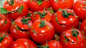 МАЛОСОЛЬНЫЕ ПОМИДОРЫ ПО-АРМЯНСКИ (С ЧЕСНОКОМ) РЕЦЕПТ ПРИГОТУВАННЯ В ОПИСАХ