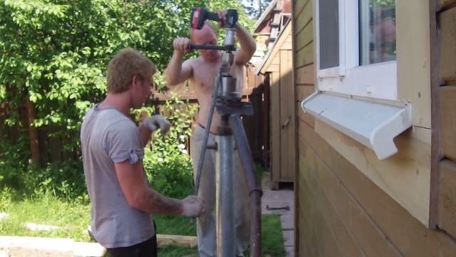 Вкручивание винтовой сваи шуруповертом смотреть онлайн