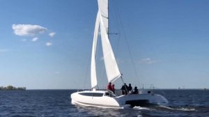 Парусный катамаран. Снимал новую модель парусного катамарана