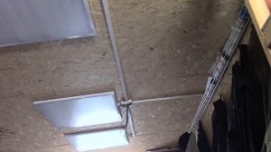 Монтаж освещения в бытовке. Светильники IEK из Леруа