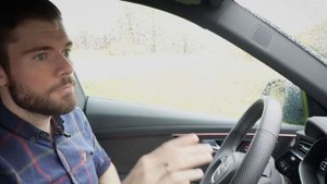 Девушка РЕЗКО перестала общаться. Долго отвечает на смс