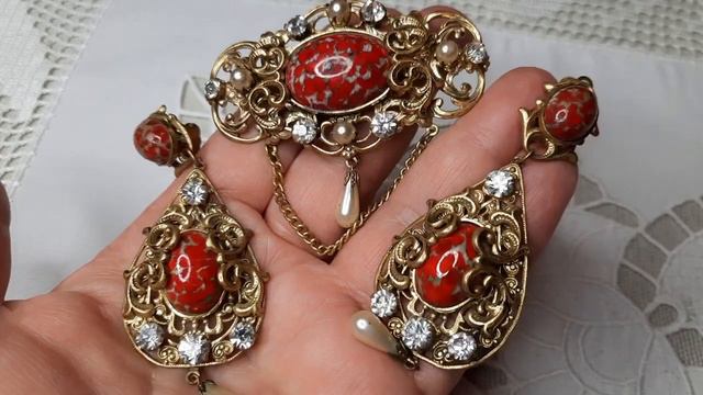 КОМПЛЕКТЫ УКРАШЕНИЙ "ПРИХОТИ ГРАФИНИ" ЧЕХОСЛОВАКИЯ ИЗ МОЕЙ КОЛЛЕКЦИИ.2 смотреть онлайн