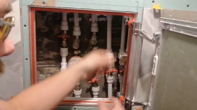 как отрегулировать ревизионный люк под плитку? смотреть онлайн