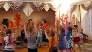 Вход на осенний праздник. Репетиция.