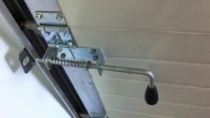 Замок задвижка для гаражных секционных ворот Дорхан