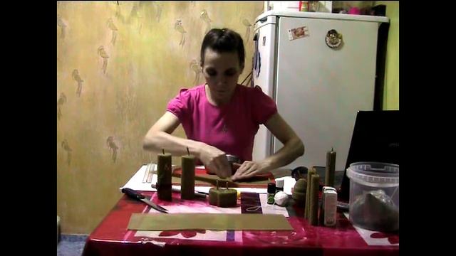 Свеча из вощины со зверобоем своими руками. Свеча из вощины на очищение дома.
