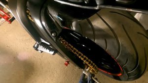 Замена цепи и задней звезды на мотоцикле Yamaha FZ1-N 2007 года.