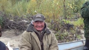 Встреча в тайге с эвенками на длинной лодке оморочке