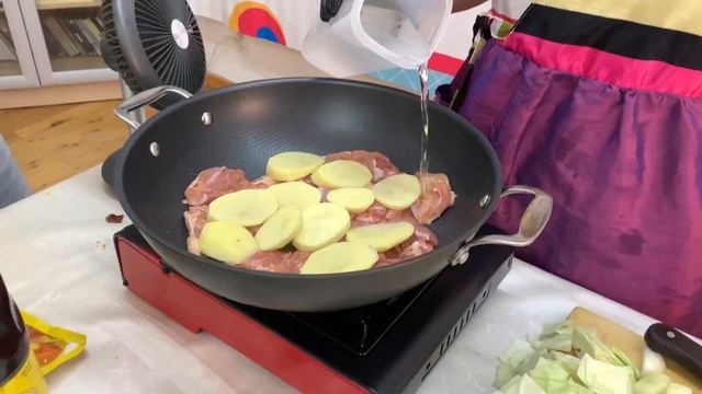 Готовим - Таккалби (닭갈비) / Урок корейской еды в рамках Академии культуры смотреть онлайн