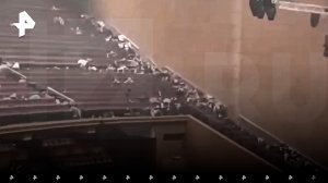 ОСТОРОЖНО 18+: кадры начала стрельбы в "Крокус Сити Холле" / Известия