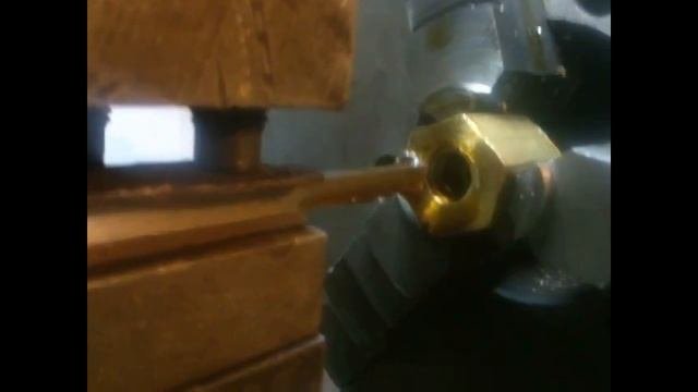 Гайки НГФ110,трапецеидальная резьба 16*4