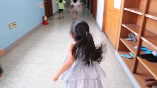 Тур по корейской школе! Где и сколько лет учатся корейцы? смотреть онлайн