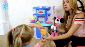 У Эммы и Минни Маус появился ВОЛШЕБНЫЙ ХОЛОДИЛЬНИК!  Учим ОВОЩИ ? Развивающие видео для детей