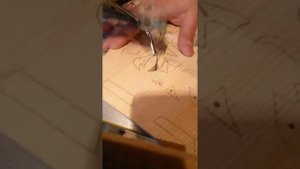 Выпиливание узора на лобзиковом станке.