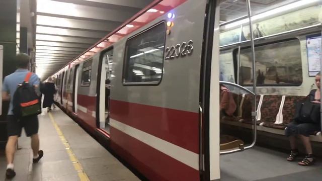 ТЧ-1 22026 «ЮБИЛЕЙНЫЙ» 141 НА СТАНЦИИ МЕТРО ПРОСПЕКТ ВЕТЕРАНОВ В СТОРОНУ ДЕВЯТКИНО.