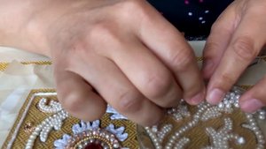 Шитье жемчугом по бели