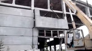 Демонтаж стеновых панелей
