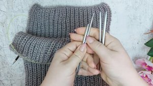 Объёмный снуд спицами в два оборота. Подробный МК.