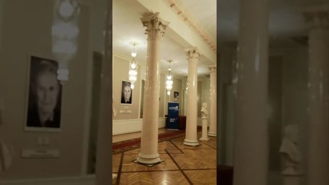 Рубрика КУЛЬТПОХОД №12. Видеорепортаж Малый Театр "Восемь любящих женщин" Р. Тома 21.10.20 смотреть онлайн