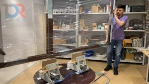 Упаковка пвх окон. Металлопластиковые окна в стрейч. Станок для упаковки окон