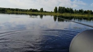 КРУПНЫЙ КАРАСЬ С ЛОДКИ.Рыбалка на удочку.