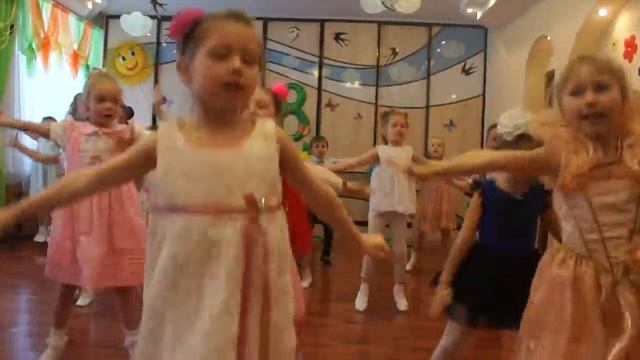 Старшая группа танец Детки смотреть онлайн