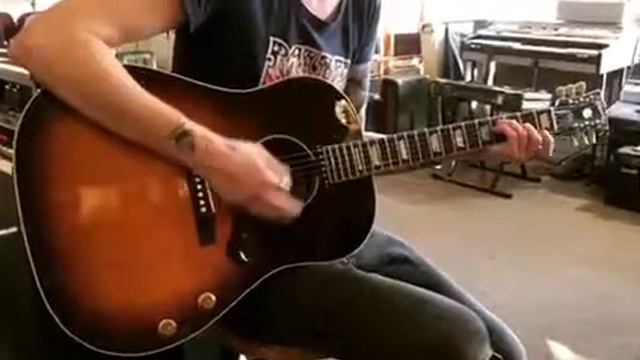 Gibson J-160E John Lennon 1991 demo at DiPinto Guitars смотреть онлайн