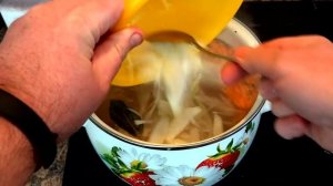 Простой и очень вкусный куриный супчик из деревенской курицы.