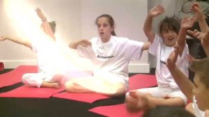 Yoga inclusivo. Clase impartida por do ananda yoga.