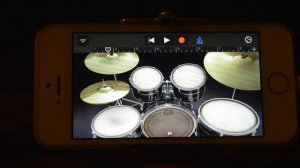Как подключить MIDI клавиатуру к телефону Iphone 5S