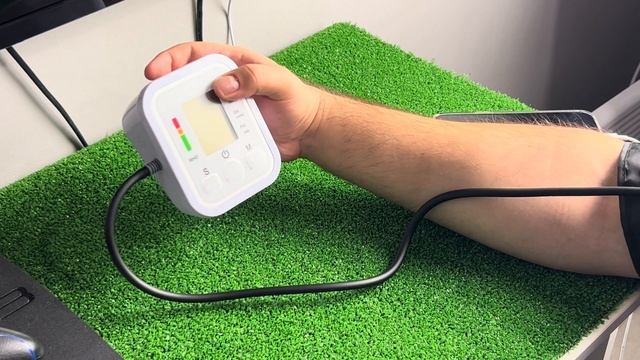 НИКОГДА не измеряй ТАК артериальное давление тонометром! Иначе результаты могут быть не верными! смотреть онлайн